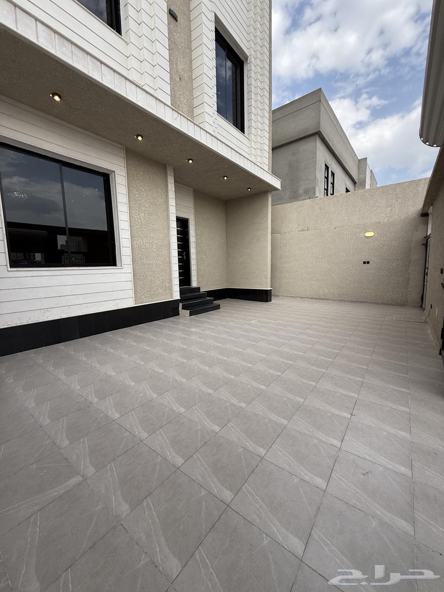 للبيع شقق ارضيه ببايكة سيارةوشقق علويه بملحق ابها حي الزهور64487102448898112