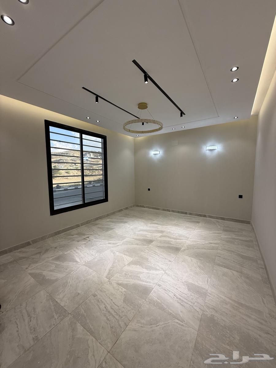 للبيع شقة ارضي بسعر 500 الف مدخل خاص بأبها خلف الراشد مول64487053330690110