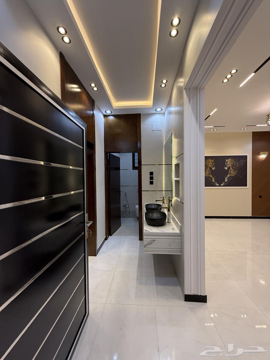 للبيع روف علوي بدرج خارجى بموقع مميز بحى الموسى شرق الخميس64487021257602112