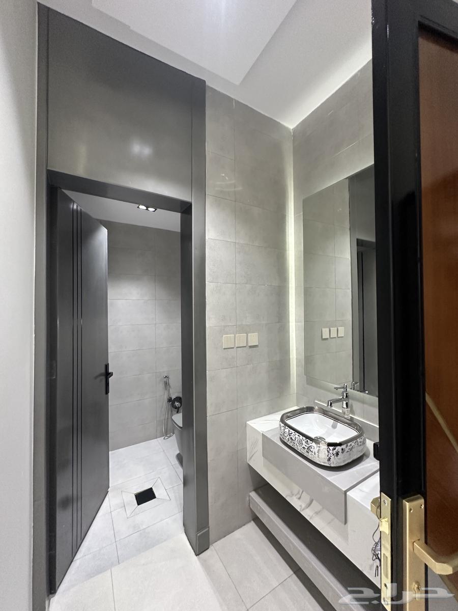 للبيع شقق مساحه 245 متر كبيره بالقرب من مطار ابها64487021440131114