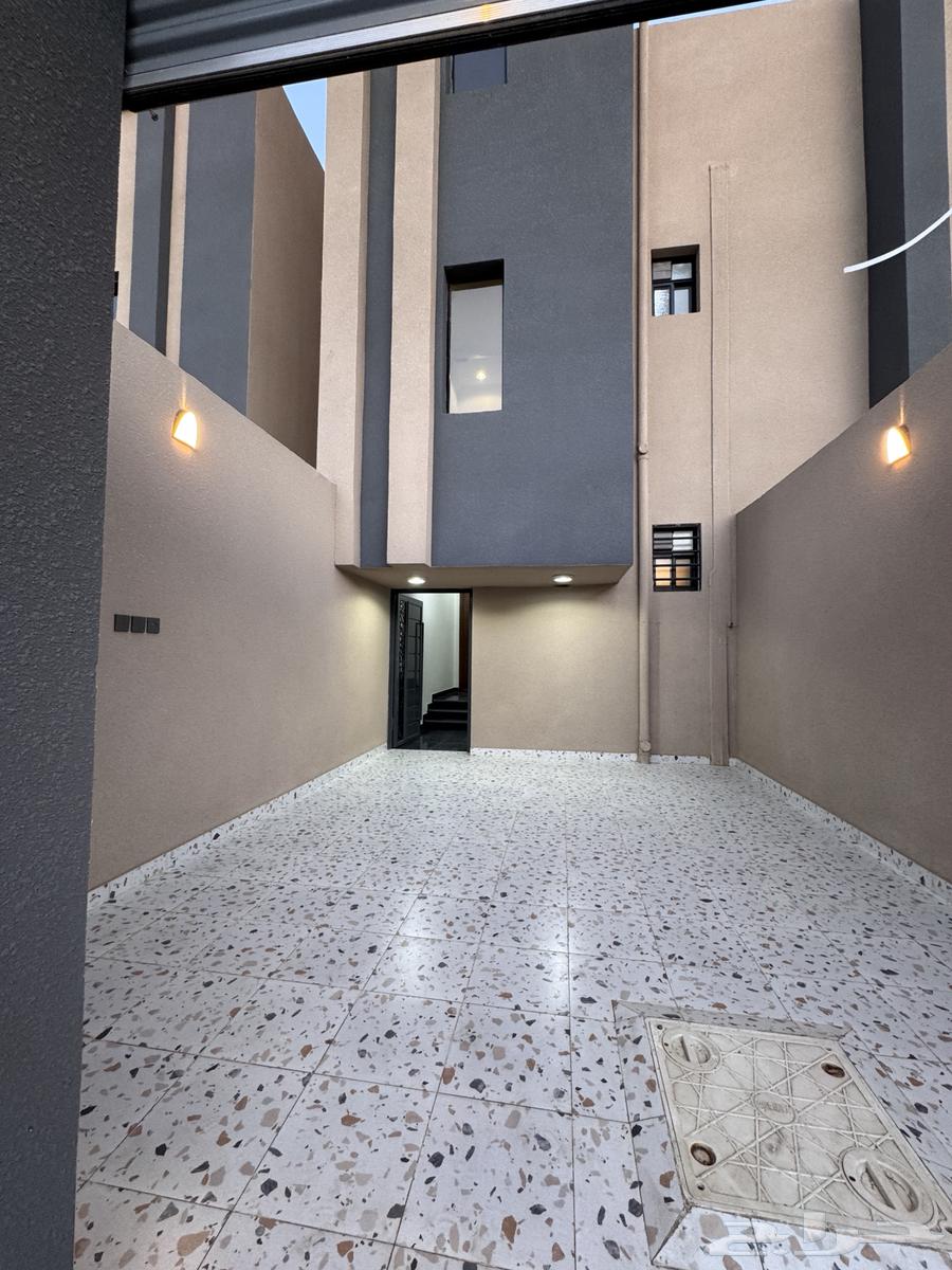 للبيع روف علوى درج داخلي وخارجي بمدخل سياره بالخميس64487036930690114