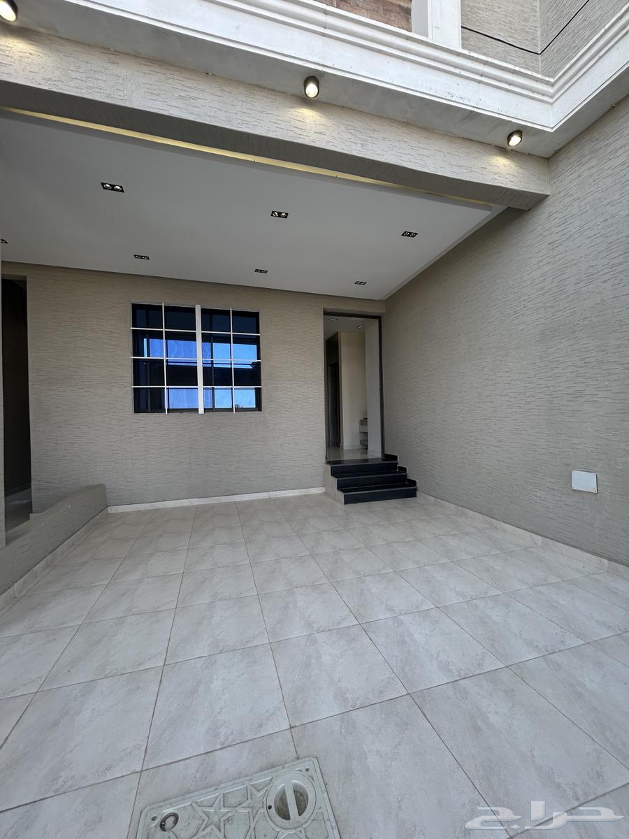 للبيع شقق ارضية و علوية موقع وتشطيبVIP حي المعارض خميس مشيط64487021300739111