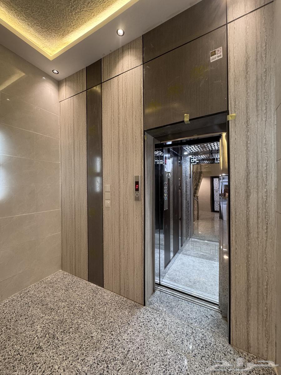 للبيع دور ثانى مع سطح مدخل مستقل مصعد مستقل بالمحاله ابها64487036981121114