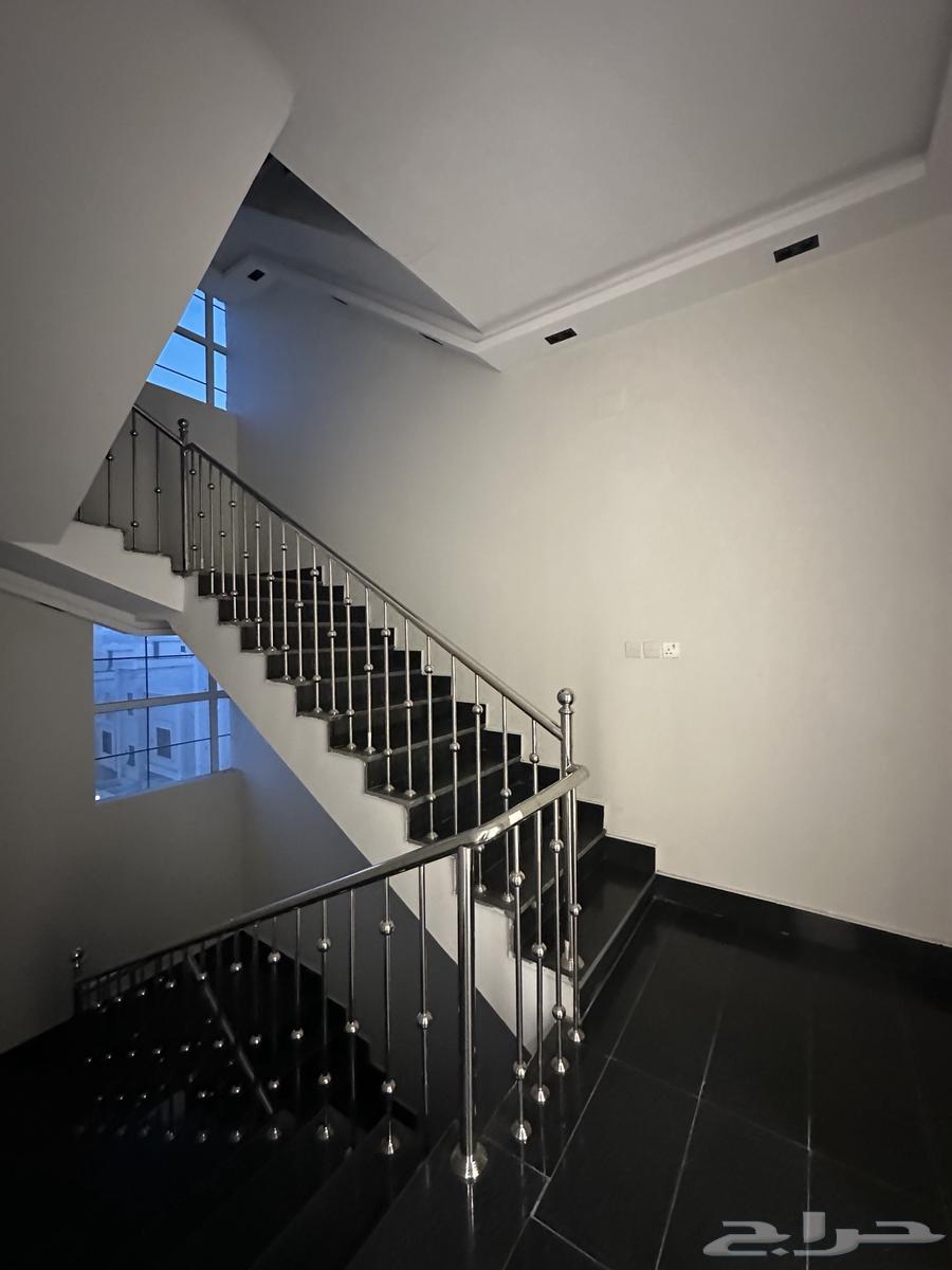 للبيع شقق مساحه 245 متر كبيره بالقرب من مطار ابها64487021440131112