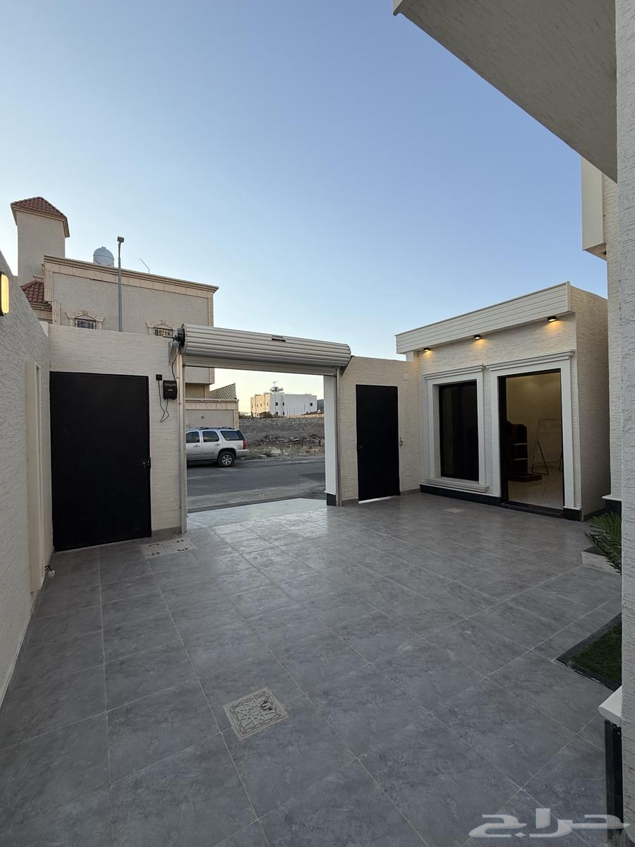 للبيع فلل فاخرة مكونه من دورين وملحق شمال خميس مشيط64481401279489114