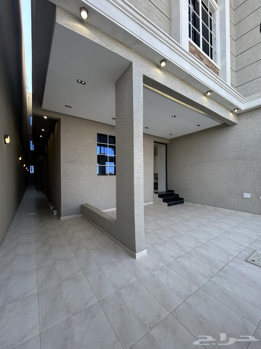 للبيع شقق ارضية و علوية موقع وتشطيبVIP حي المعارض خميس مشيط64487021300739112