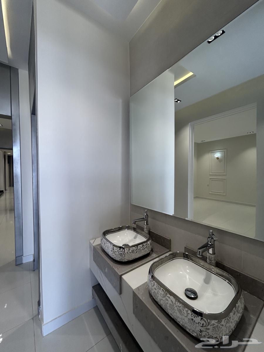 للبيع شقق ارضية و علوية موقع وتشطيبVIP حي المعارض خميس مشيط64487021300739113