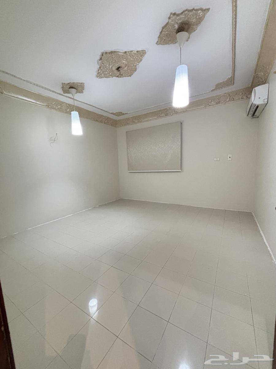 شقة واسعه ثلاث غرف في السنابل (ستر اللحياني سابقا )64487036923139113