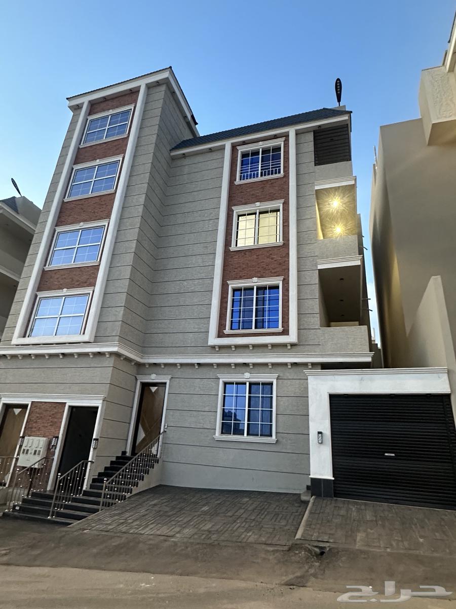 للبيع شقق مساحه 245 متر كبيره بالقرب من مطار ابها64487021440131110