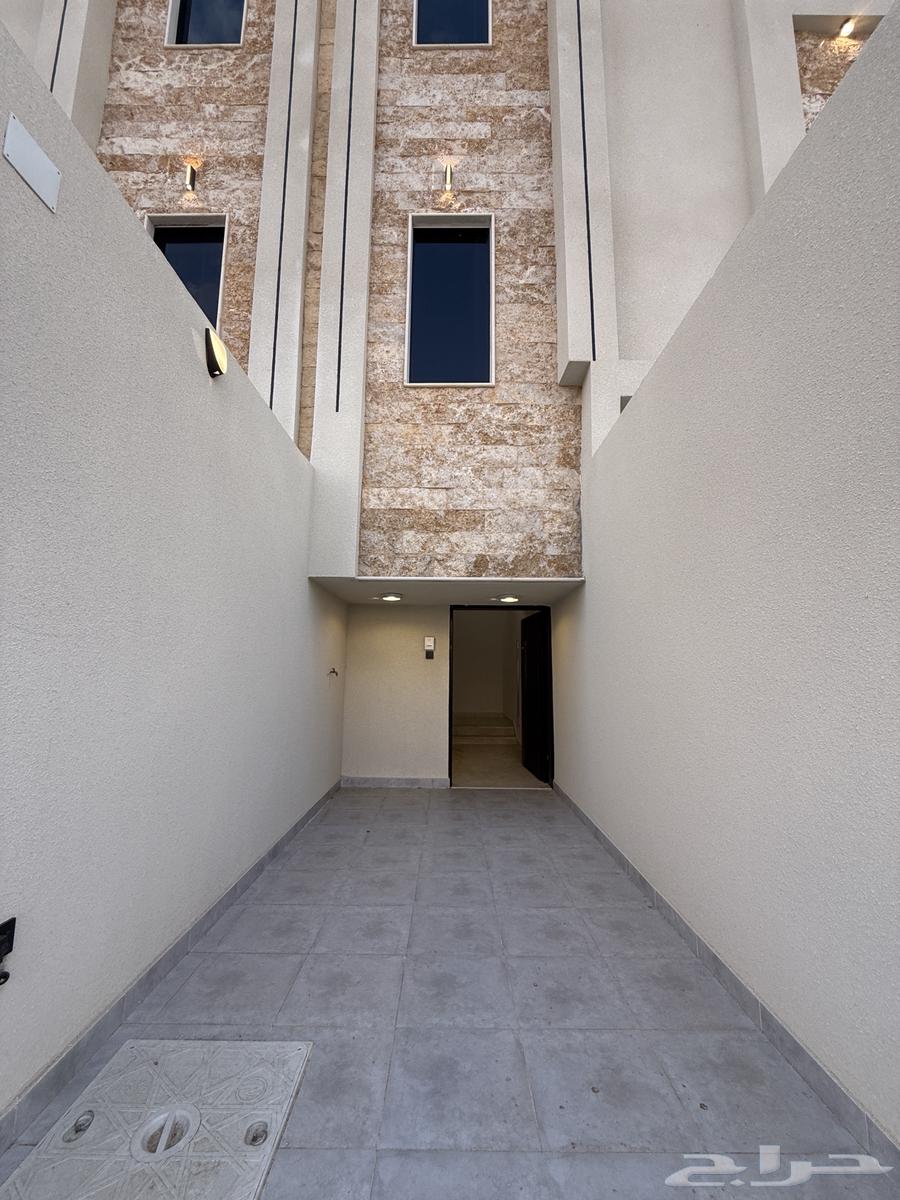 للبيع روف علوي بملحق تشطيب VIP ف احد رفيده وسط الخدمات64481401378050112