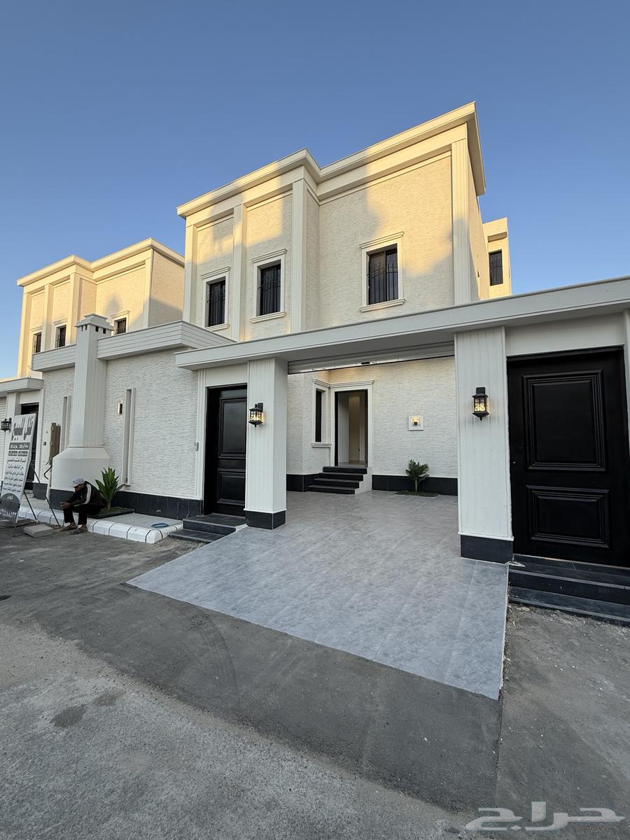 للبيع فلل فاخرة مكونه من دورين وملحق شمال خميس مشيط64481401279489111