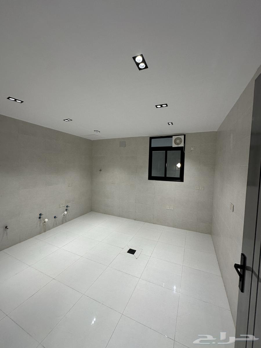 للبيع شقق ارضية وعلوية وسط الخدمات بحي التحلية64487053631491114