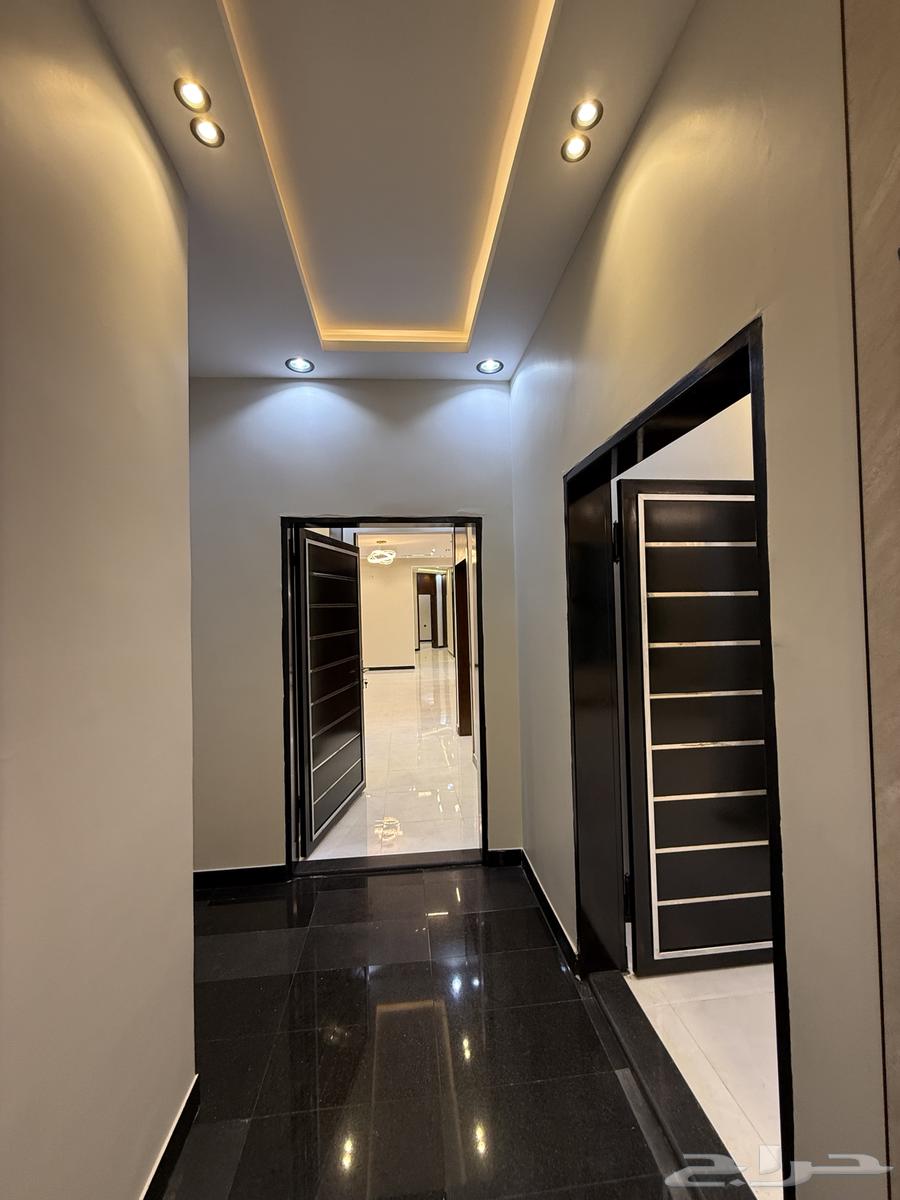 للبيع روف علوي بدرج خارجى بموقع مميز بحى الموسى شرق الخميس64487021257602113