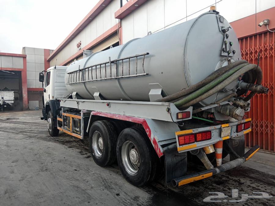 A sewage service office.. a suction and cleaning compressor for manholes64487183668227110