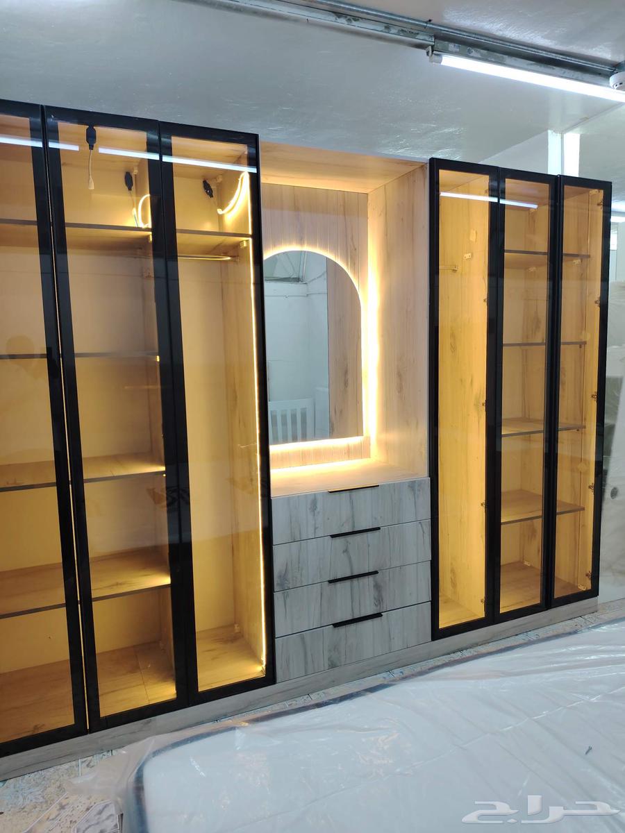 Carpenter for disassembly and assembly of bedrooms and craftsman64487199670913111