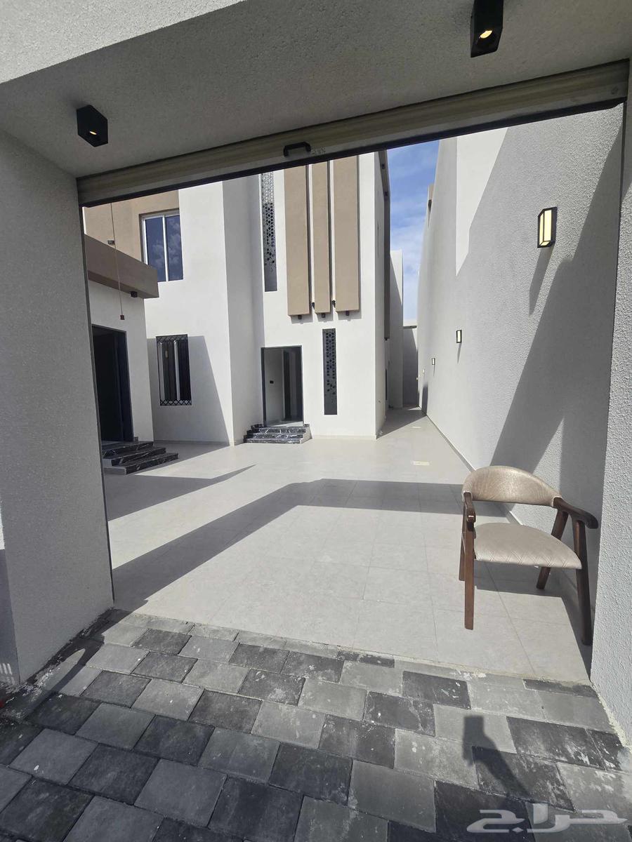 للبيع فيلا دورين وملحق كامل خدمات 7غرف نوم احد رفيده64487037004930112