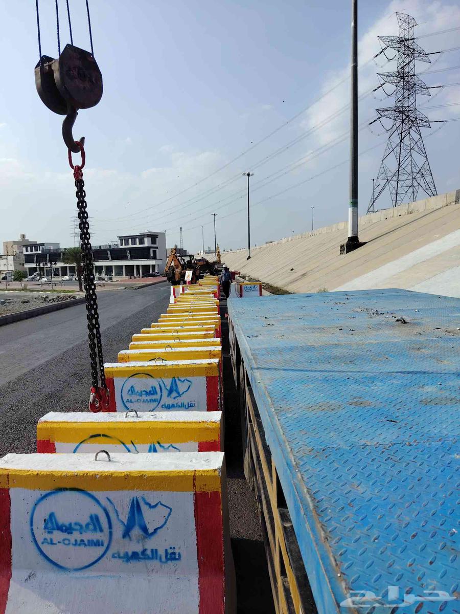 Flatbed crane truck for rent for internal and external trips64487183600258111