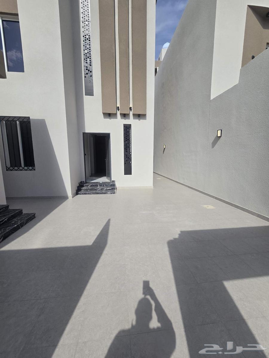 للبيع فيلا دورين وملحق كامل خدمات 7غرف نوم احد رفيده64487037004930113