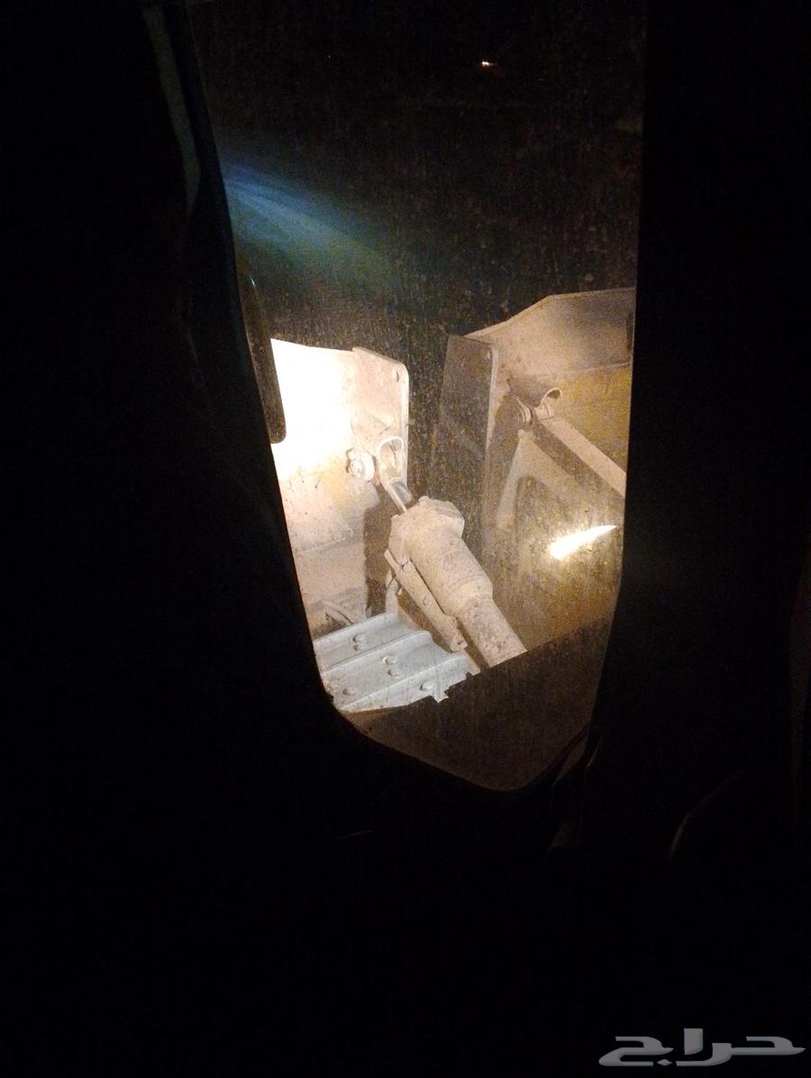 سواق بلدوزر فني موجود في انحا المملكه ذو خبره من يبغا شغل64487216158850110