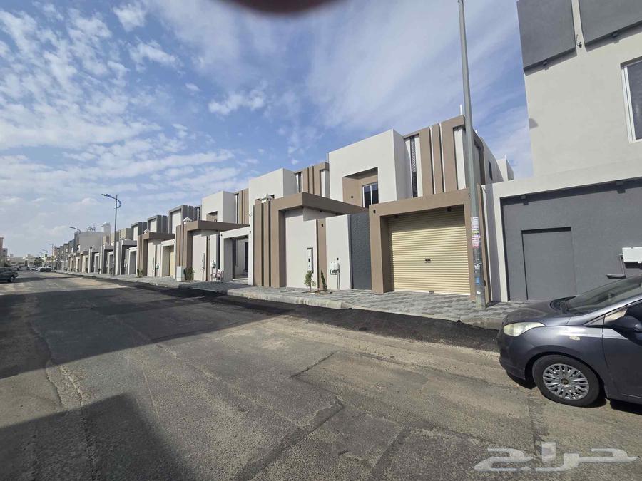 للبيع فيلا دورين وملحق كامل خدمات 7غرف نوم احد رفيده64487037004930111