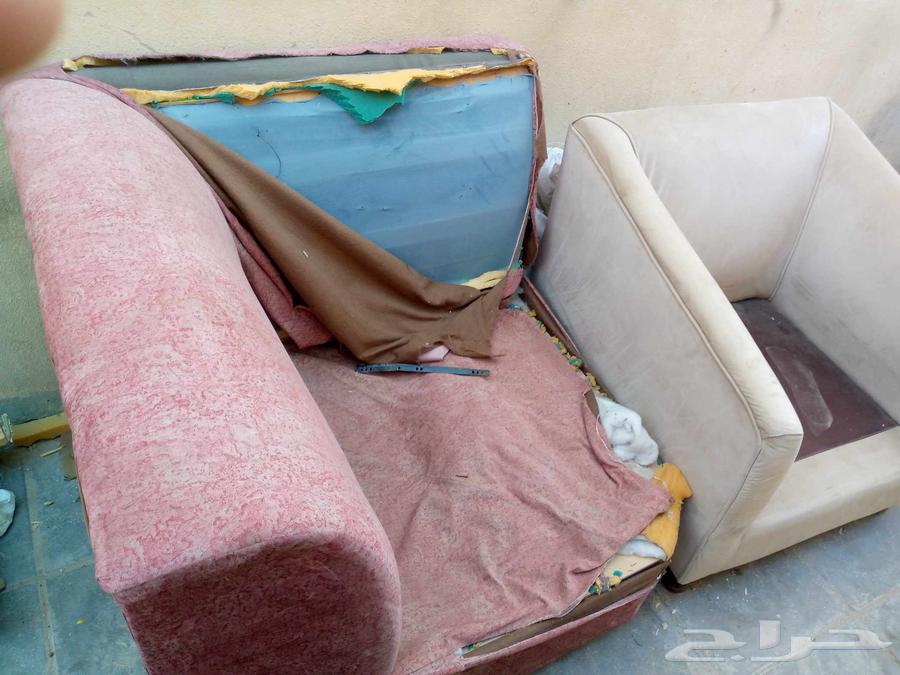 Cutting and repairing used and new sofas on the same day64487103699843112