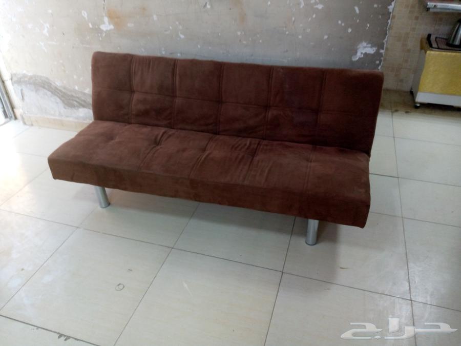 Cutting and repairing used and new sofas on the same day64487103699843110