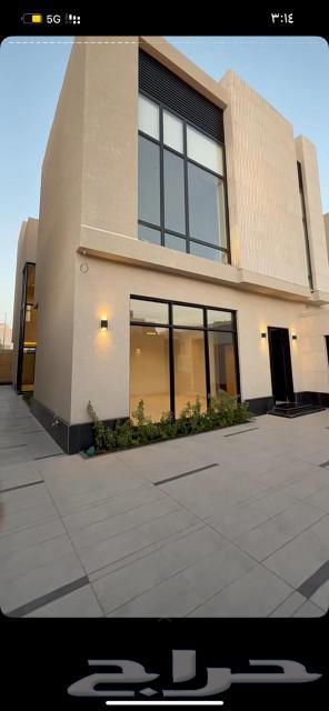 Tilted Glass Shop in Aseer with Balcony and Structure64481433734273110