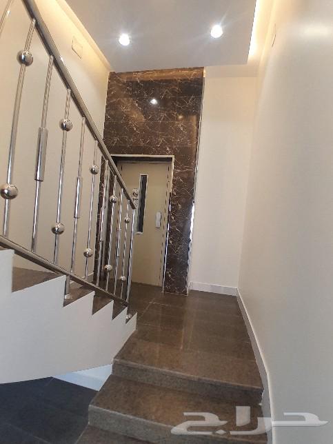 للبيع روف علوي مع ملحق تشطيب راقي 8 غرف حي النزهة 680الف64487021119235112