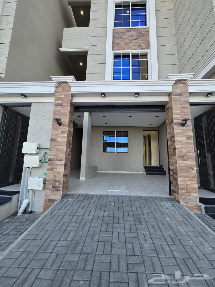 للبيع شقق ارضي بحي المعارض 6غرف VIP حوش ومدخل سياره 570 ألف64487021078019112