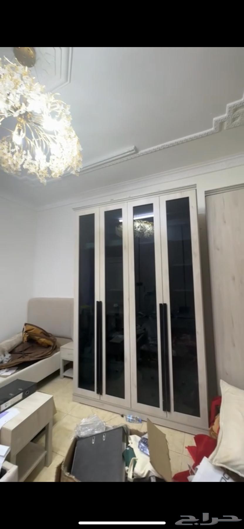 غرفة نوم متكونه من 2 دولاب وفيه دولاب مدمج مع ترسيحة64487231278594113