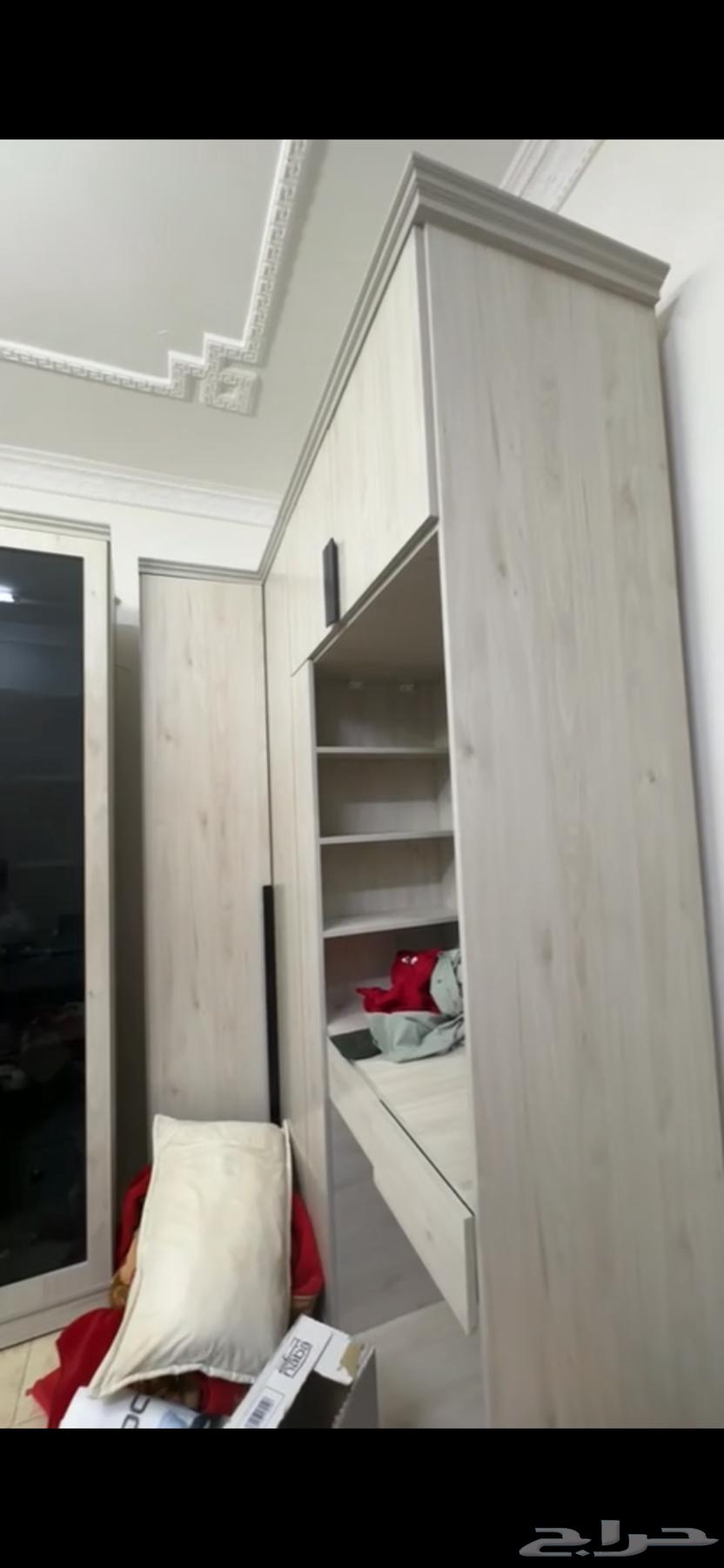 غرفة نوم متكونه من 2 دولاب وفيه دولاب مدمج مع ترسيحة64487231278594111
