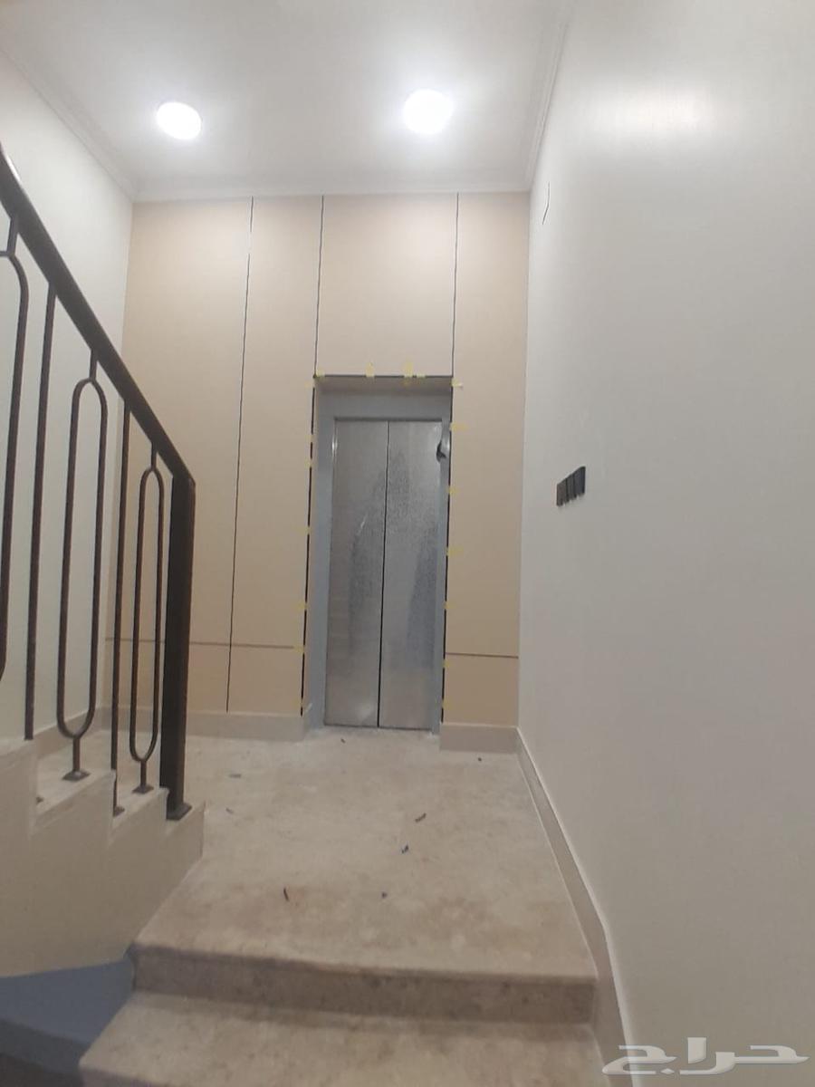 للبيع شقه دور ثاني مع ملحق تشطيبات فاخره بحي الحسام ب590الف64487052963714111