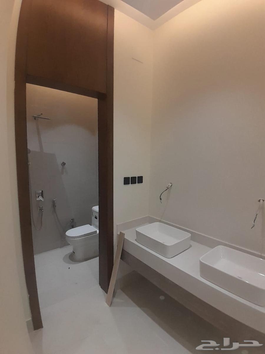 للبيع شقه دور ثاني مع ملحق تشطيبات فاخره بحي الحسام ب590الف64487052963714113