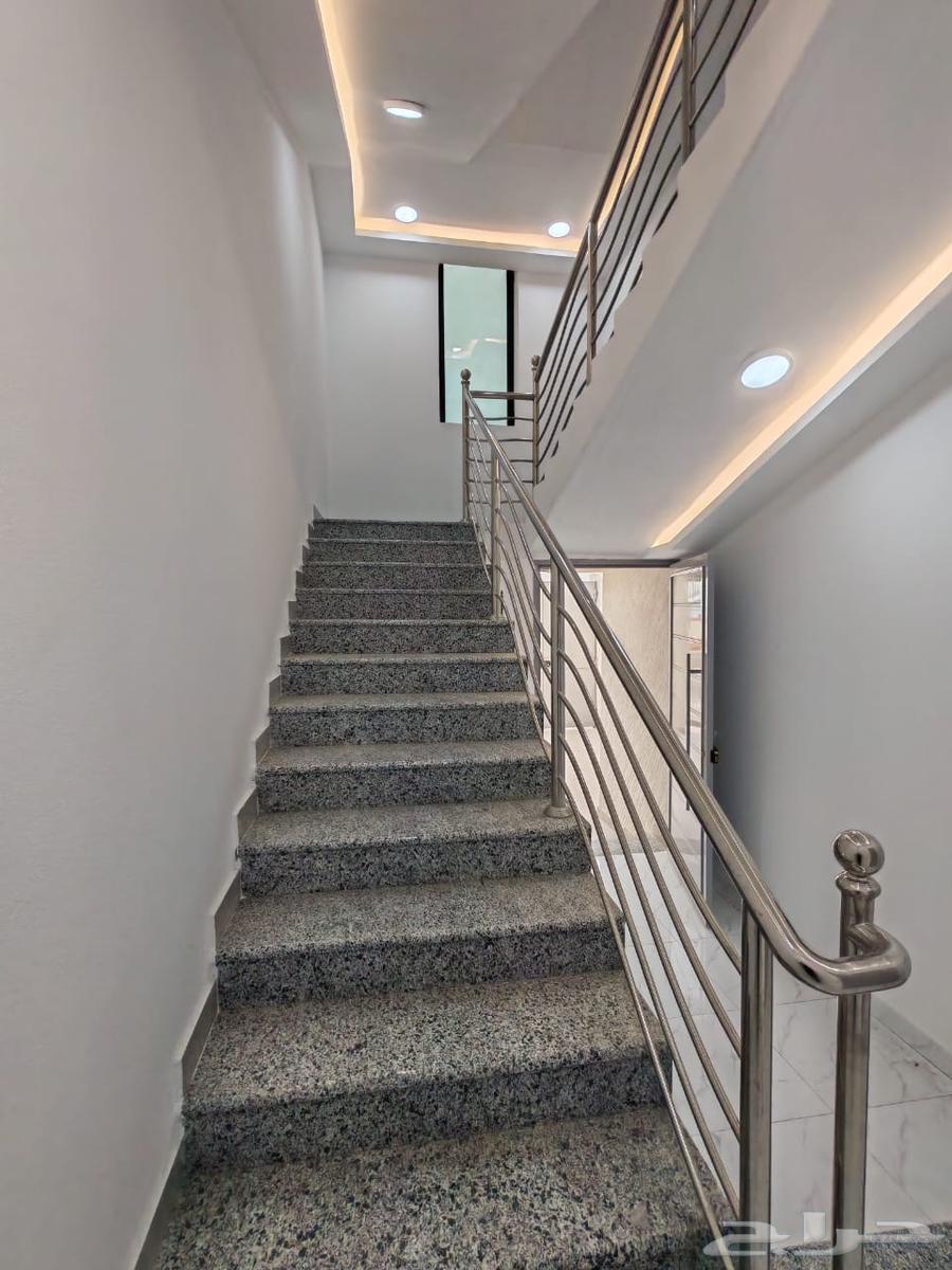 للبيع روف علوي مع ملحق درج خارجي فقط 9 غرف و بسعر 650 الف64487053705602112