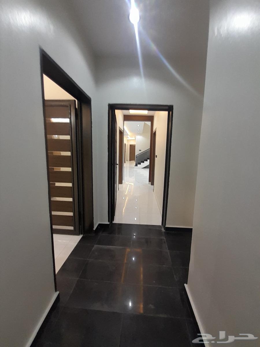 للبيع روف علوي مع ملحق تشطيبات فاخره بحي الراقي ب750الف64487021111170112