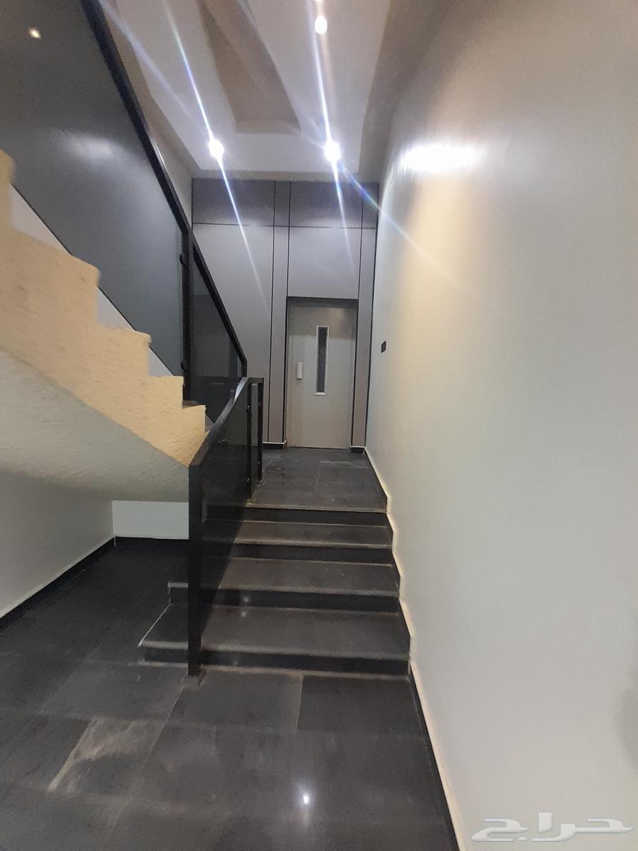 للبيع روف علوي مع ملحق تشطيبات فاخره بحي الراقي ب750الف64487021111170111