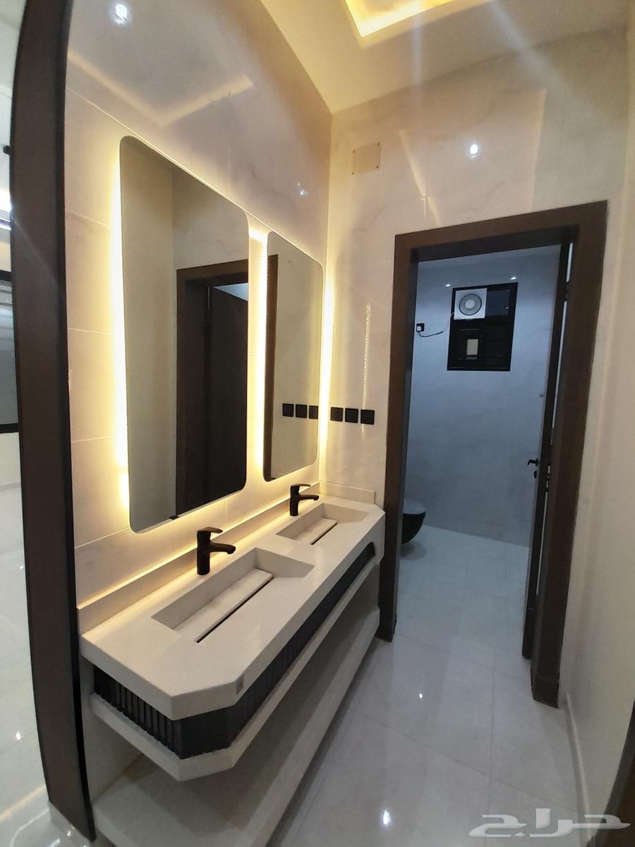 للبيع روف علوي مع ملحق تشطيبات فاخره بحي الراقي ب750الف64487021111170113