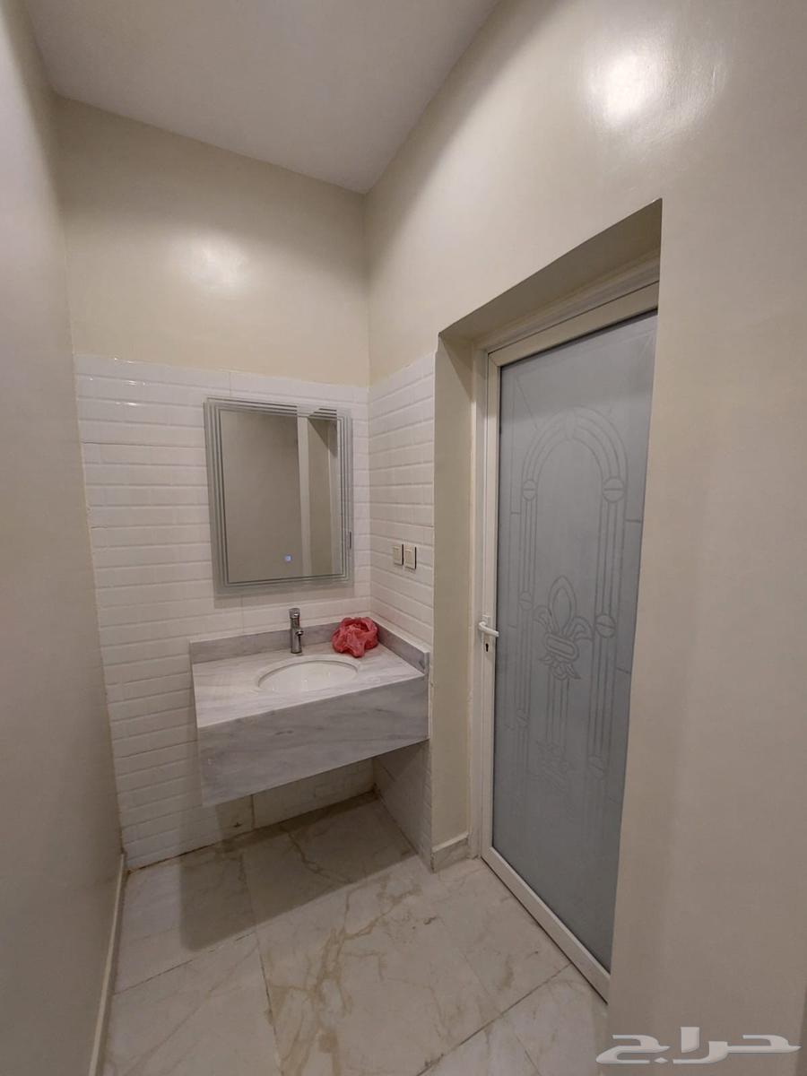 للبيع ملحق حي بدر 91 بالدمام جديده 4 غرف وصاله 2 سطح 550 الف64493659099009113