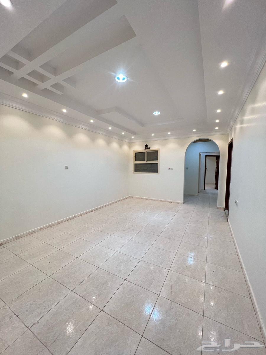 للإيجار شقة كبيرة مستقلة في السلمانية بالهفوف64493643111683110