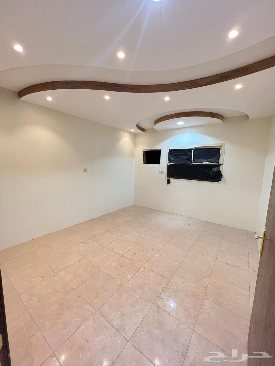 للإيجار شقة كبيرة مستقلة في السلمانية بالهفوف64493643111683111