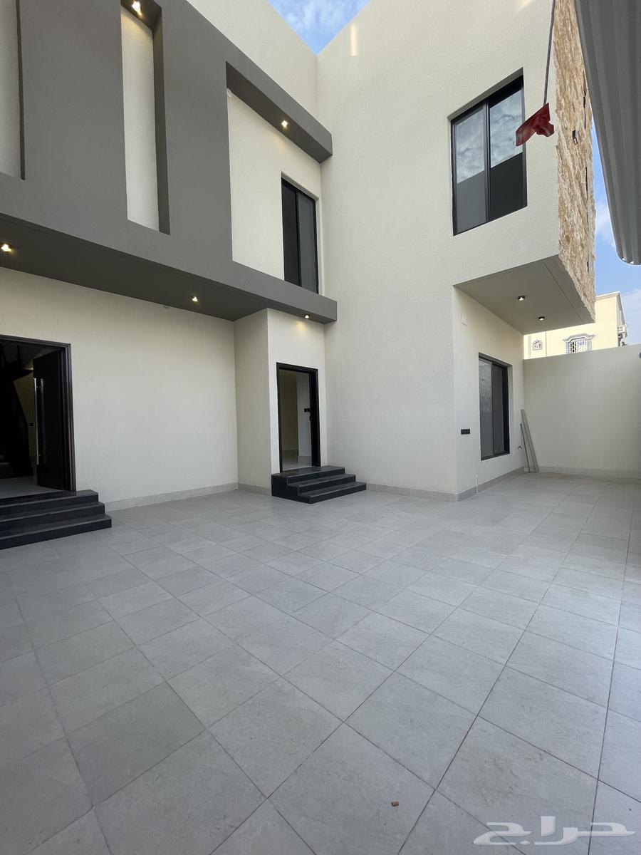 للبيع فيلا دوبلكس مودرن غرب الخميس بحي الضيافه64493658331650112