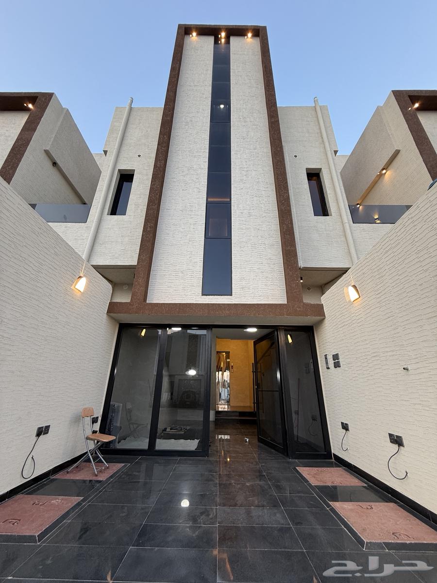 للبيع شقه علويه بمصعد جاهز وسطح خاص ف ابها حي الزهور64493659136130112