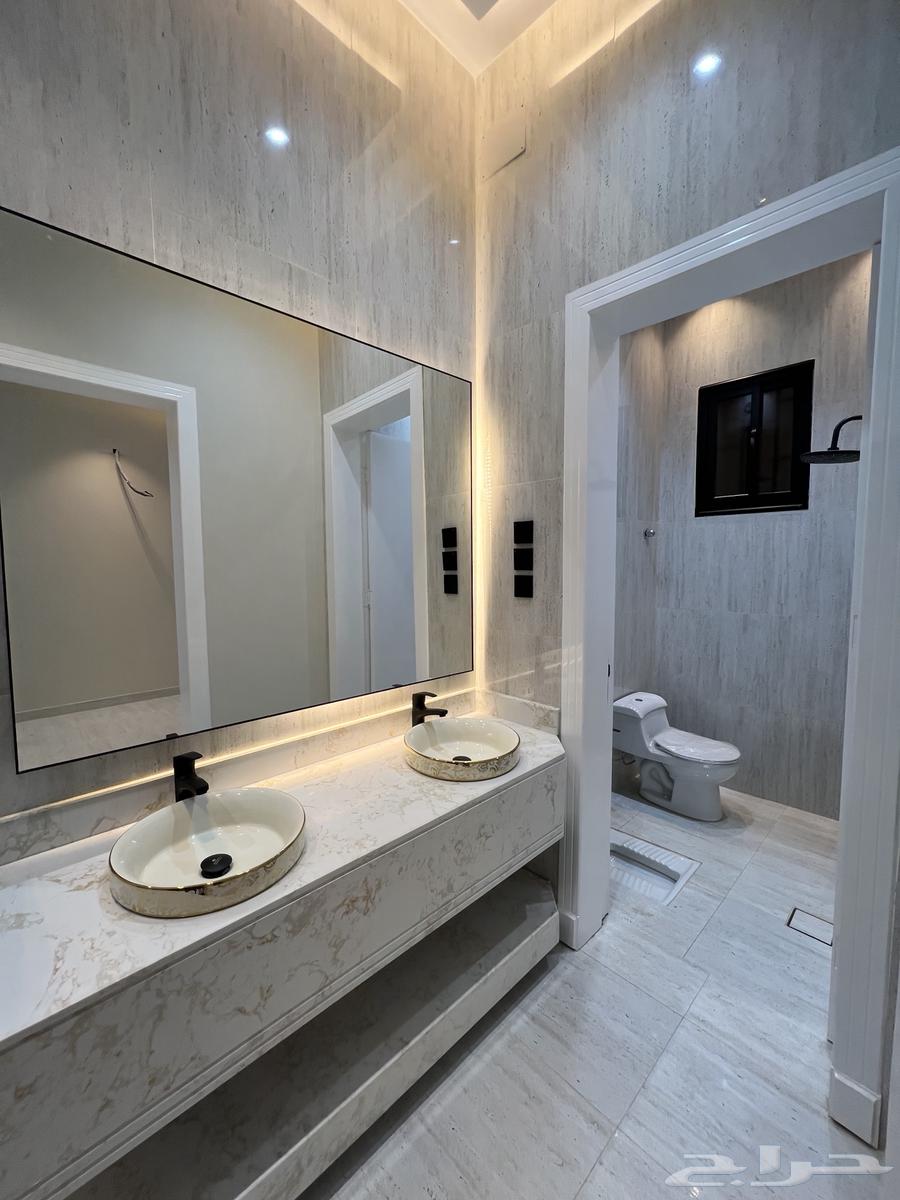 For sale: Upper apartment with 6 rooms and private roof, 500 thousand, central location with services64501602359811111