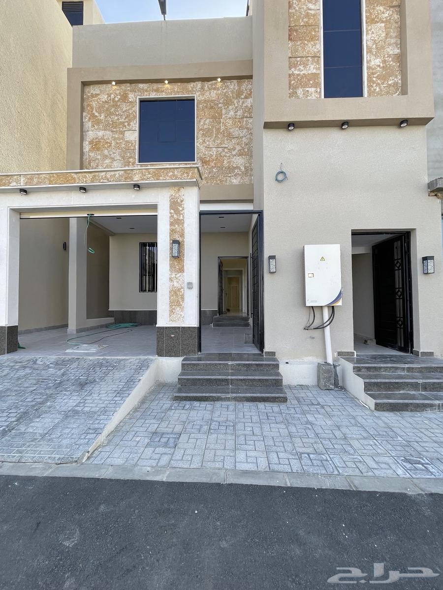 للبيع شقه ارضيه بحوش وبايكة طريق ابها الخميس مقابل ضمك64493643244162113