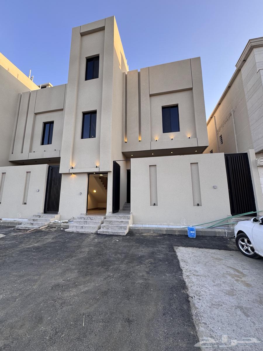 For sale: Upper floor with annex, 8 rooms, close to mosque, starting from 680,00064501537595522110