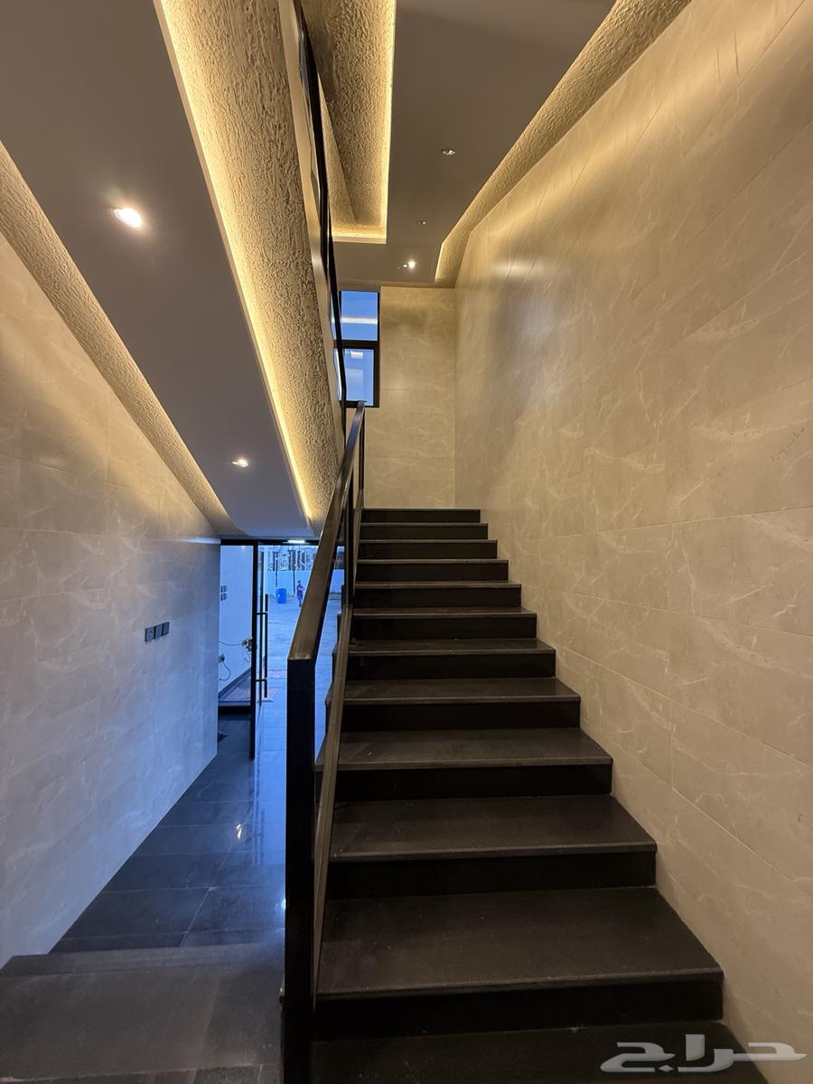 للبيع شقه علويه بمصعد جاهز وسطح خاص ف ابها حي الزهور64493659136130114