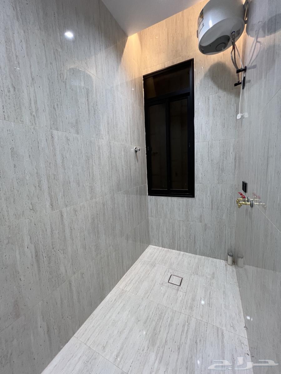 For sale: Upper apartment with 6 rooms and private roof, 500 thousand, central location with services64501602359811114