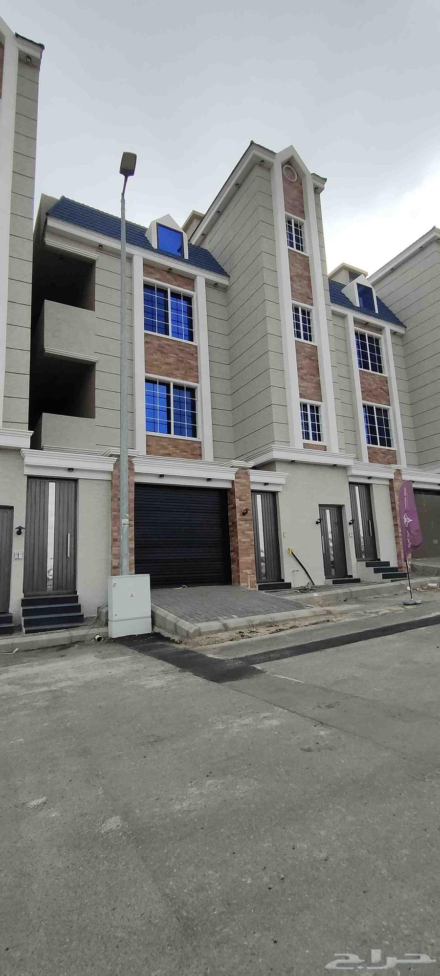 للبيع شقق ارضية وعلويه موقع مميز بحي المعارض64493643166467111