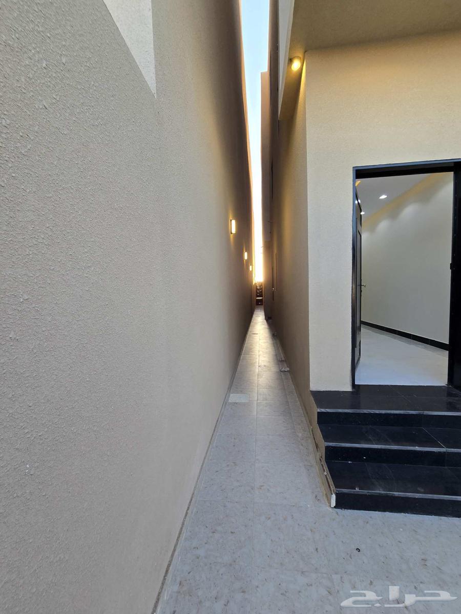 للبيع ارواف علويه وشقق ارضيه بحوش ومدخل سياره شمال الراقى64501522190977112