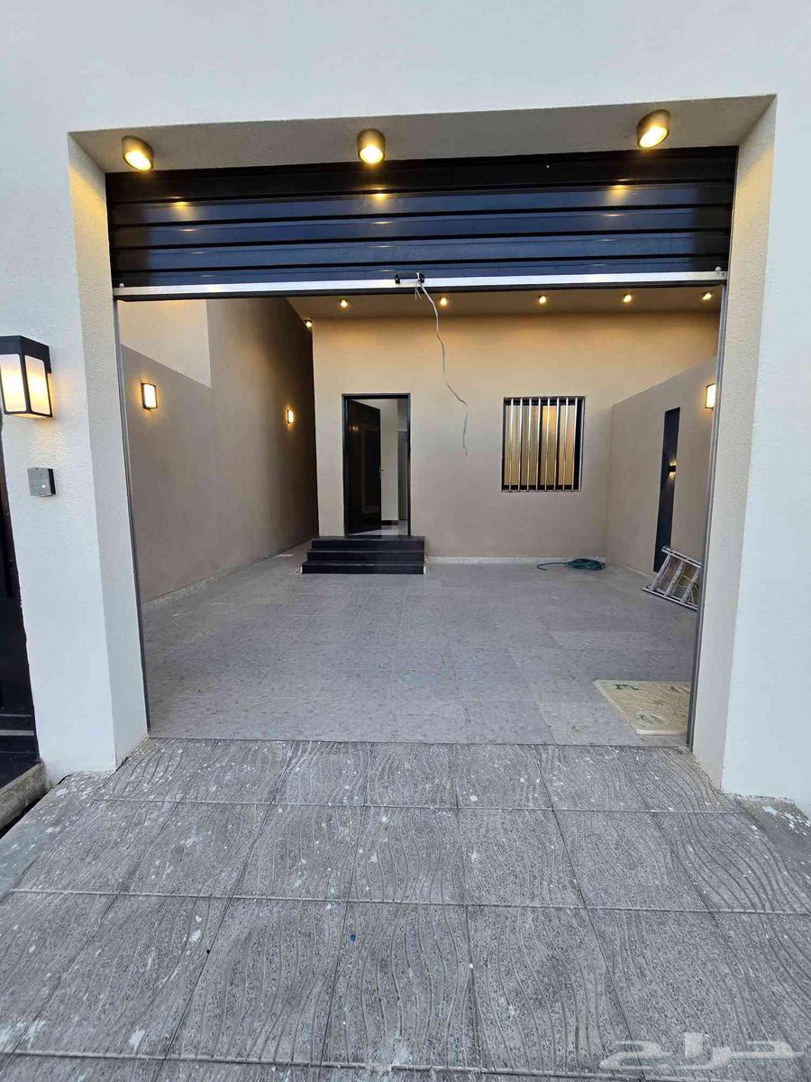 للبيع ارواف علويه وشقق ارضيه بحوش ومدخل سياره شمال الراقى64501522190977111